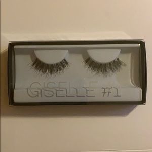 Huda Beauty lashes in Giselle #1